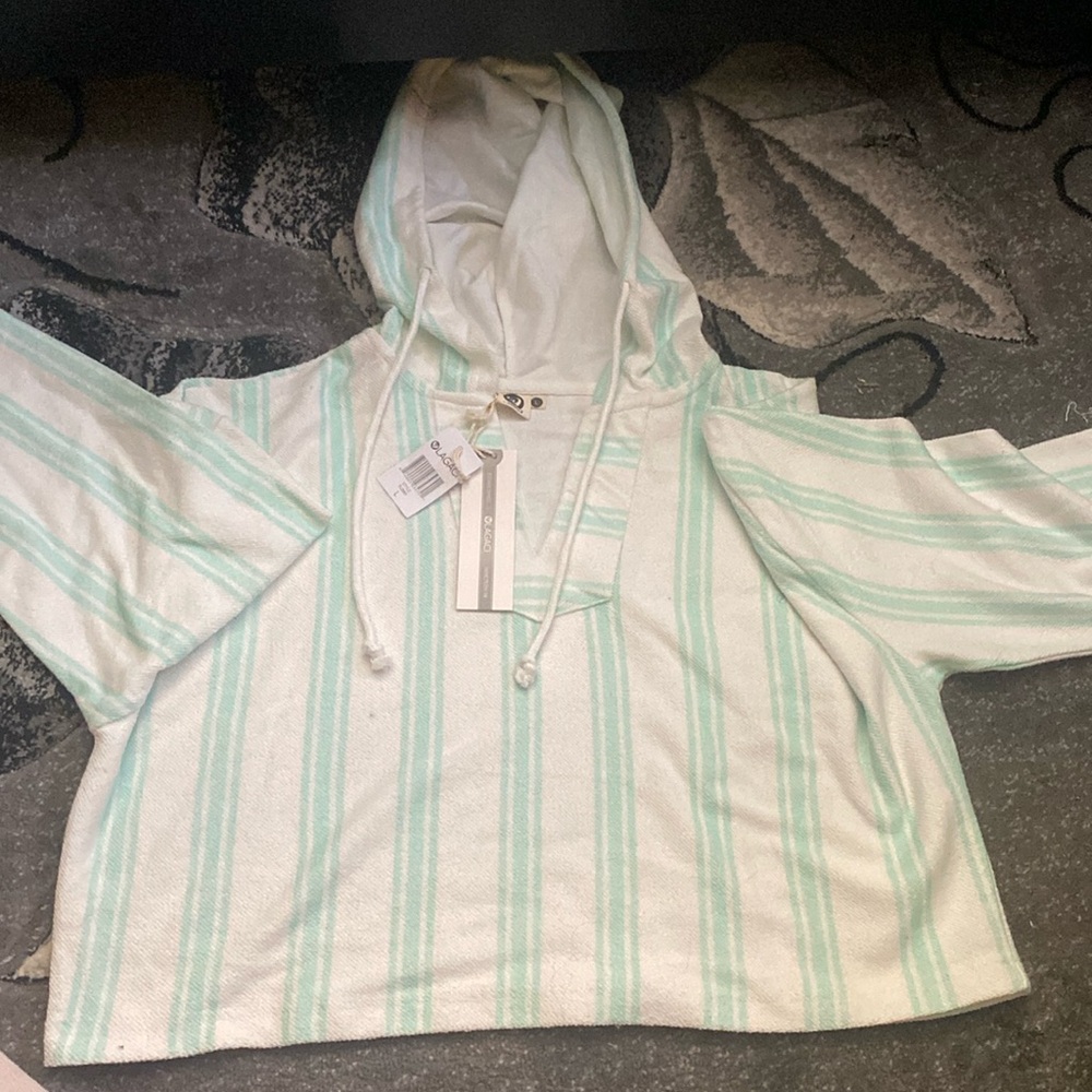 turquoise and white , long sleeve cropped top.
